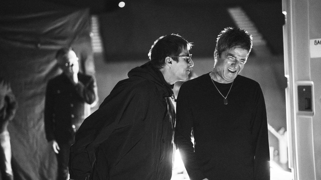 Review: ‘Oasis: Don’t Look Back in Anger’ Polishes a Legend’s Raw Edge
