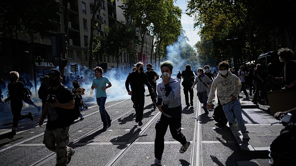 Student Protests Spark Clashes Across French Cities Over Education Funding