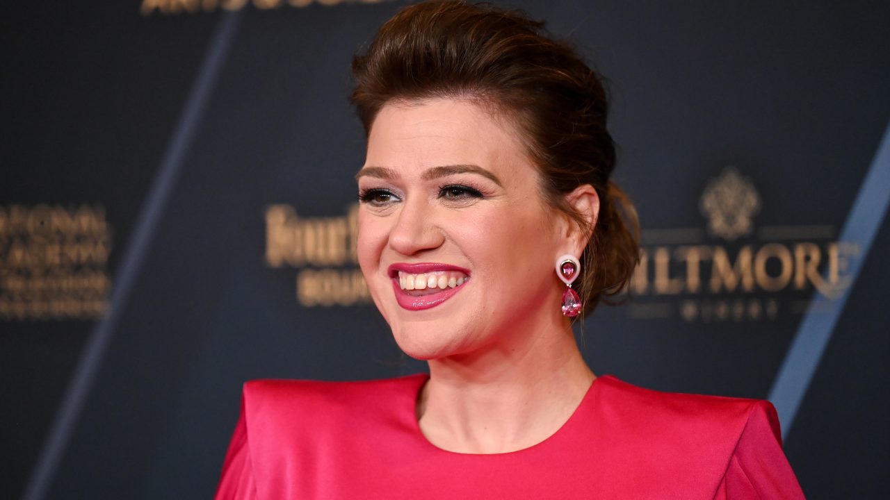 Art of Play Defends Itself After Kelly Clarkson’s Viral Complaint